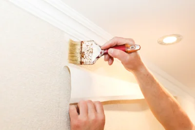 Pose de papier peint à Codalet — revêtements muraux et toiles de verre